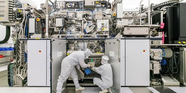 중국 EUV 장비 자체 개발해 가동  미국 AI 반도체 규제 극복의  마지막 퍼즐 