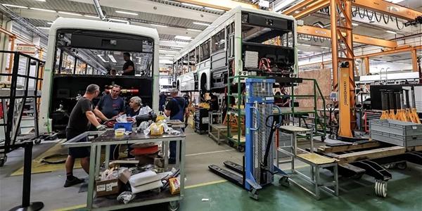 중국 완성차 글로벌 시장의 3분의1 차지 전망  UBS  무역 장벽 무력화  