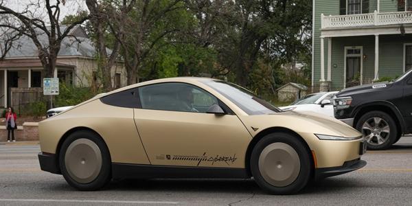 테슬라 주가  올해 2배 뛴다  전망 나와  로봇과 자율주행차 확대 잠재력 