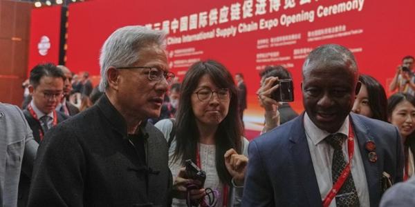 로이터  엔비디아 중국 고객사에 H200 전액 선불 요구   승인 불투명에 대응