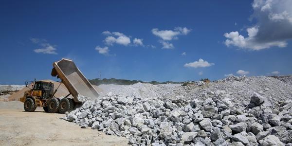 중국 리튬 가격 또 일일 상한가로 올라  현지 금융당국 한 달 새 여섯 번 개입 