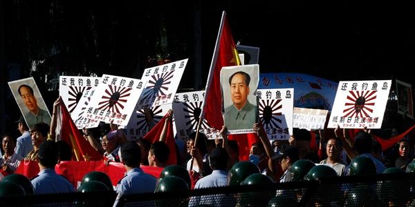 중국 일본 기업 20곳에 수출통제 시행  사나에 총리 총선 압승에도 압박 지속