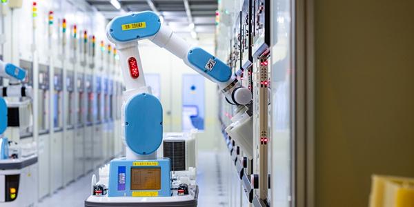 로이터  중국 화홍반도체 7나노 공정 개발   화웨이 지원으로 미국 제재 뚫어