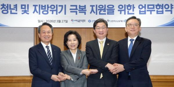 진옥동 신한금융지주 회장 연임 첫 행보는 포용금융  미소금융재단에 1천억 추가 출연