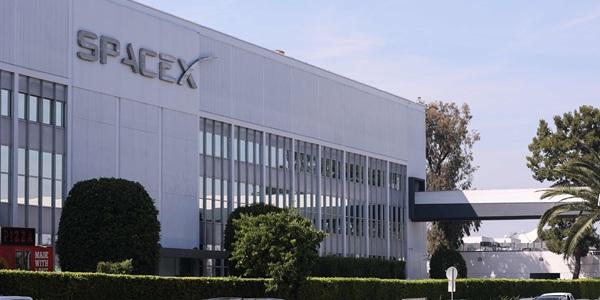 스페이스X 상장에 투자자 주의보  일론 머스크 지배력과 신사업 리스크 부각