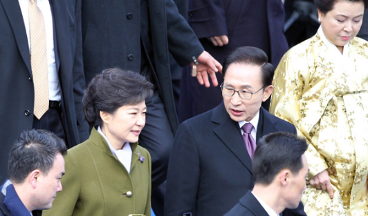 '4대강' 겨낭 박근혜의 칼, MB에게 무딘 까닭