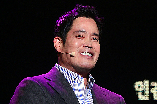 사랑받는 정용진, 사랑 못받는 신세계