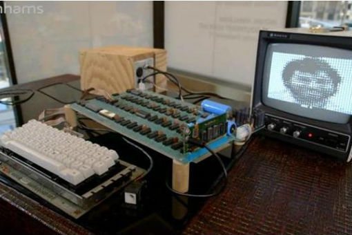 잡스가 처음 만든 컴퓨터 10억에 낙찰