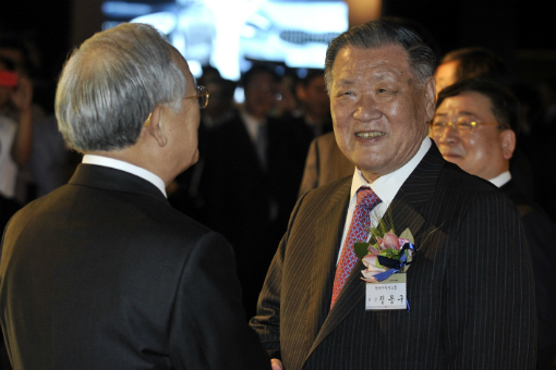 고급차와 결별 현대차와 기아차, 대중차 변신 방법 고심