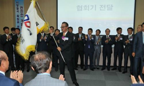 한국자산신탁 상장, 문주현의 종합부동산그룹 꿈 성큼