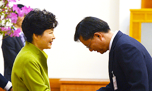 민정수석 우병우는 왜 야당의 집중포화 대상이 됐나