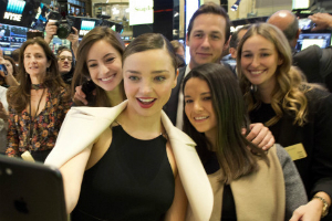 스피겔, 스냅챗 앞세워 미란다 커와 뉴욕증시 화려한 데뷔