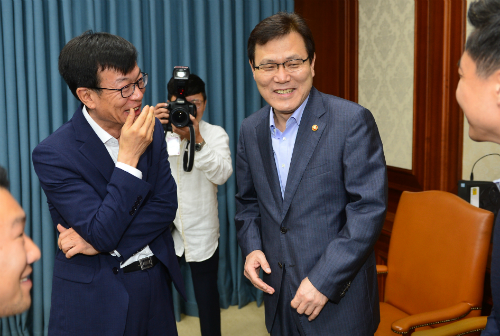 김상조, 최종구 만나 ‘나쁜 금융위’ 발언 거듭 사과