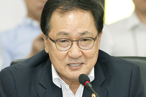 황창규, KT 통신 필수설비 개방하면 어떤 실리 얻을까