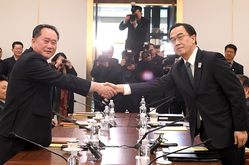 남북, 평창올림픽 북한선수단 파견과 군사회담 개최 합의  