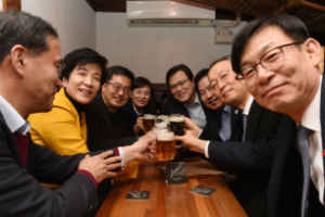 김동연 김현미 박능후 김영주, 현장 돌며 최저임금정책 전도사 