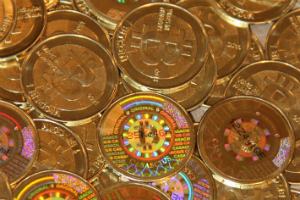 가상화폐 테마기업 주가 급등, 정부의 제한적 거래 허용 기대 퍼져 