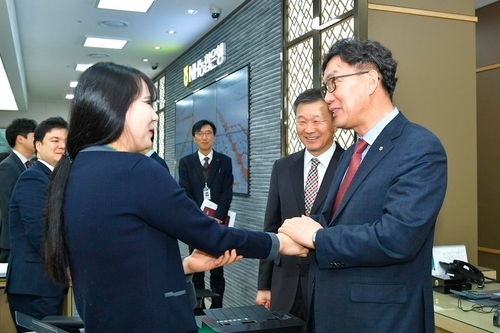<a href='https://www.businesspost.co.kr/BP?command=article_view&num=106176' class='human_link' style='text-decoration:underline' target='_blank'>이대훈</a> "NH농협은행 올해 손익목표 7800억 기필코 달성해야"