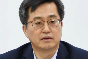 김동연 “한국GM은 대주주 책임과 고통분담 틀에서 다룬다" 