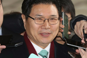 검찰, 한국당 의원 홍문종 '횡령배임' 혐의로 불구속기소