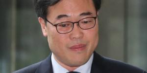 국민의 50.5%는 ‘외유성 출장' 논란 김기식 사퇴 찬성