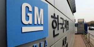 한국GM 비정규직 “사장 카젬과 대화할 때까지 사장실 점거”
