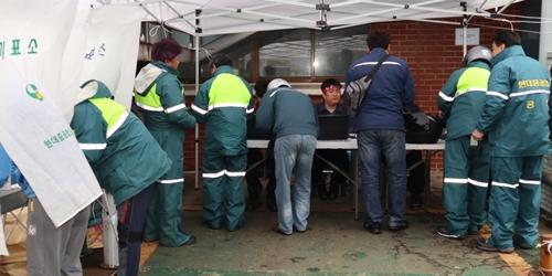 현대중공업 노조, 희망퇴직 반대하며 쟁의행위 찬반투표 들어가  