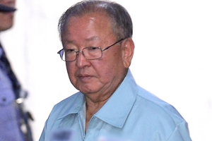 대법원, 강만수 '산업은행 비리'로 징역 5년2개월 확정