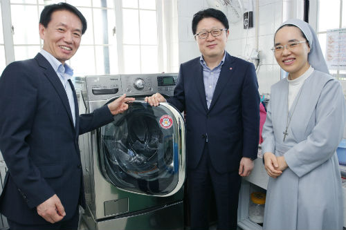 [Who Is ?] <a href='https://www.businesspost.co.kr/BP?command=article_view&num=152818' class='human_link' style='text-decoration:underline' target='_blank'>안승권</a> LG사이언스파크센터장 사장