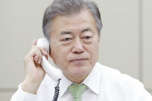 문재인 지지율 76.1%로 소폭 하락, 민주당 지지율은 역대 최고