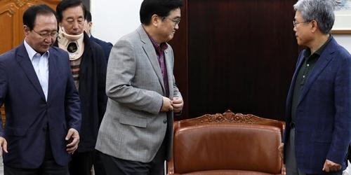 여야 국회 정상화 합의, “사직서 14일, 특검과 추경 18일 처리”