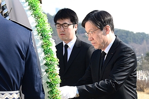 조상의 핏값으로 출발한 포스코의 회장 선임 논란이 답답하다