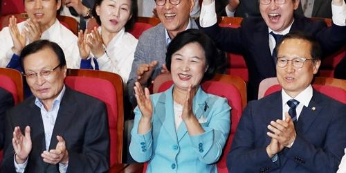 민주당 보궐선거 압승으로 국회 주도, 한국당 보수결집으로 맞설 듯 