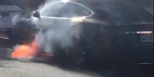 테슬라 차량 미국에서 운행 중 불 나, 언론 