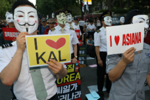 아시아나항공 주가 싸져 적대적 인수합병 대상 될 가능성 떠올라 