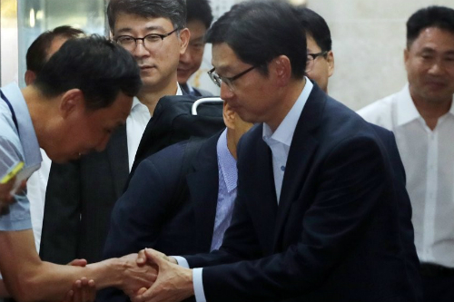 김경수 드루킹과 대질신문 마치고 귀가, 