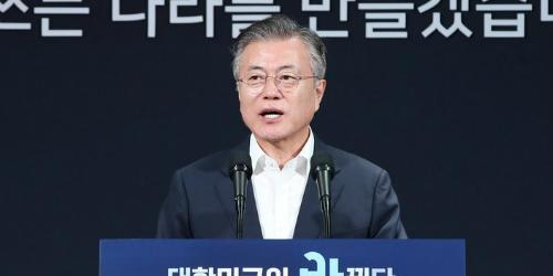 문재인 “데이터산업에 1조 투자해 데이터 강소기업 100개 육성“