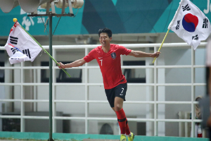 병역 해결한 손흥민이 토트넘 남을까, 세계 축구팬 시선 몰려 