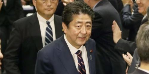 아베 일본 총리 세 번째 연임 성공, 평화헌법 개정 본격 추진