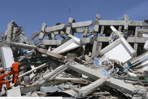 인도네시아 지진 쓰나미로 사망자 수 천 명에 이를 듯