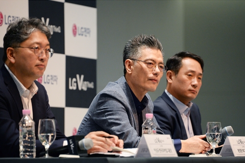 황정환의 간절함, “LG V40 씽큐는 수많은 불만댓글 읽고 만들었다"