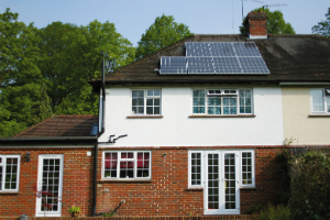 한화큐셀, 태양광모듈 ‘큐피크 듀오’로 런던 지붕 덮는다