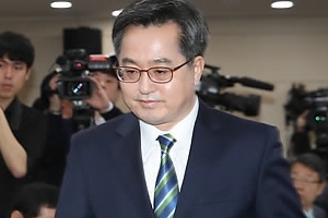 김동연 “일자리 창출을 정책의 최우선 순위에 두겠다”