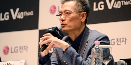 LG전자 ‘LG V40 씽큐’ 미국에서 호평받아, 비싸다는 시선은 부담