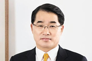 노련한 장수CEO <a href='https://www.businesspost.co.kr/BP?command=article_view&num=205096' class='human_link' style='text-decoration:underline' target='_blank'>장재영</a>, 신세계에 패션과 화장품 신사업 접목해 성과 