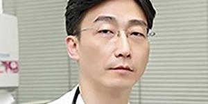 아주대병원 교수 이국종, 명예 해군 중령으로 진급