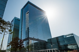 [오늘Who] <a href='https://www.businesspost.co.kr/BP?command=article_view&num=425511' class='human_link' style='text-decoration:underline' target='_blank'>이재용</a>, 삼성전자 주가 하락에 주주환원 더 강화하나  