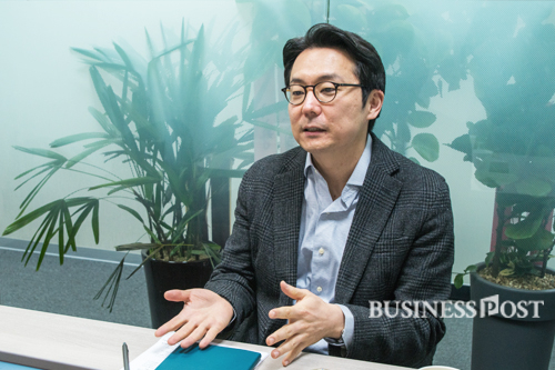 김동환, <a href='https://www.businesspost.co.kr/BP?command=article_view&num=267975' class='human_link' style='text-decoration:underline' target='_blank'>김정태</a> <a href='https://www.businesspost.co.kr/BP?command=article_view&num=314081' class='human_link' style='text-decoration:underline' target='_blank'>지성규</a> 지원 힘입어 하나벤처스 벤처투자에 속도