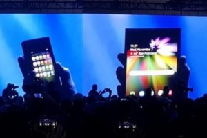 월스트리트저널 "삼성전자, 접는 스마트폰 완제품으로 2월 공개"