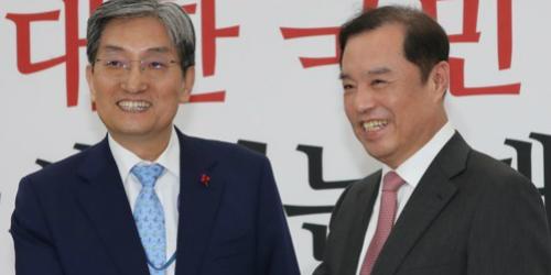 노영민 정의용, 한국당 지도부 만나 경제와 북한 문제 논의 